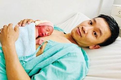 Chăm sóc trẻ sinh non, nhẹ cân bằng phương pháp Kangaroo