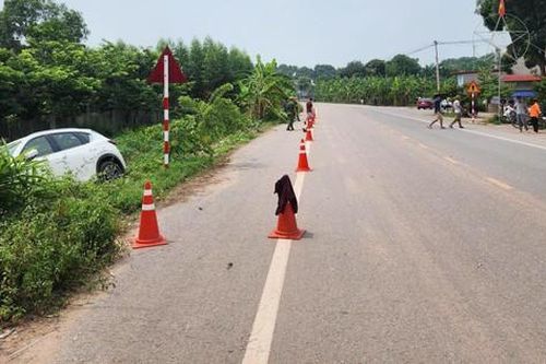 Bắc Ninh: Ô tô mất lái lao xuống ruộng tông tử vong cụ bà 78 tuổi