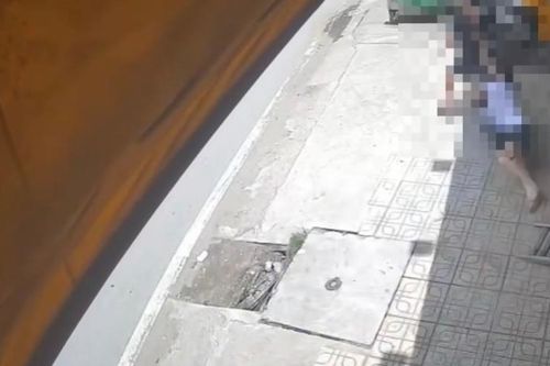 Giả mua vàng rồi cướp nhẫn, kéo ngã nữ nhân viên tiệm vàng