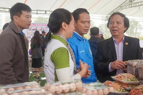 Thương mại hai chiều thúc đẩy tiêu thụ sản phẩm vùng đồng bào dân tộc thiểu số ở Hướng Hiệp