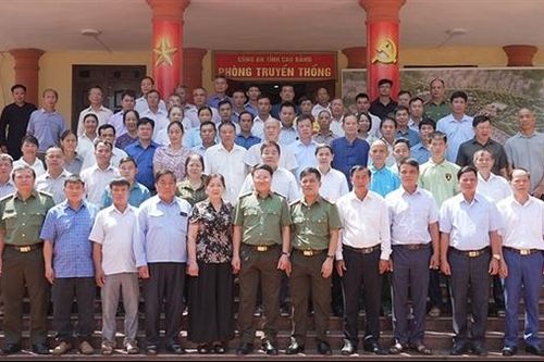 Phát huy vai trò người có uy tín với công tác bảo đảm ANTT ở cơ sở