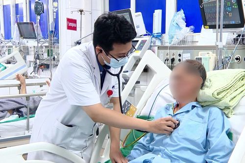 Thêm hai bệnh nhân biến chứng nặng sau ăn tiết canh lợn