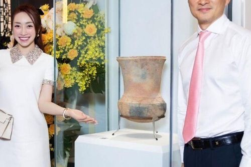 Nghệ sĩ Việt sưu tầm đổ cổ cực hiếm: Chi Bảo giữ bảo vật quốc gia, NSND Kim Cương sở hữu bức tượng 200 năm tuổi