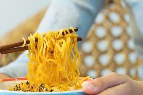 Ăn mì để tủ lạnh 3 ngày, người đàn ông 29 tuổi suýt mất mạng vì nhiễm độc tố cực mạnh
