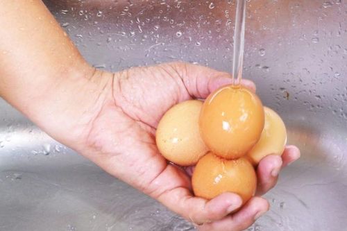 Một hành động quen tay khiến cả nhà 3 người cùng ngộ độc vì trứng