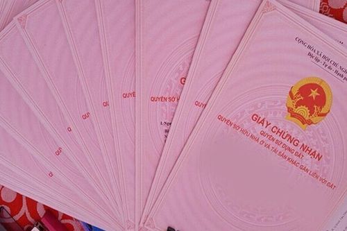 Năm 2025, theo luật đất đai mới: Sang tên sổ đỏ cho con nên cho tặng hay thừa kế để tránh rủi ro, ít tốn kém
