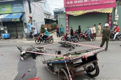 Xe lôi tự chế va chạm xe máy lúc sáng sớm, một người tử vong