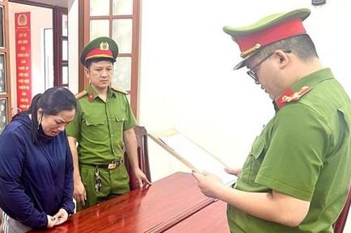 Bắt giam nguyên cán bộ trạm y tế về tội lừa đảo bằng thủ đoạn 'mua vắc xin kiếm lời'