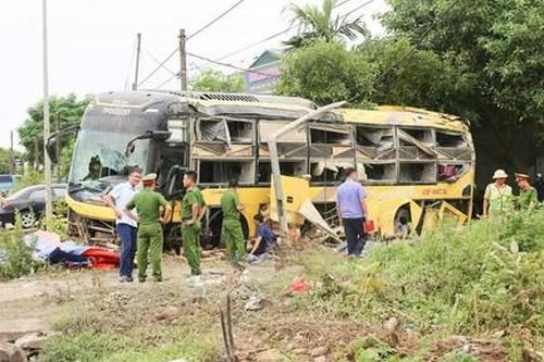 Vụ lật xe khách khiến 10 người chết, 15 người bị thương: Bắt tạm giam tài xế