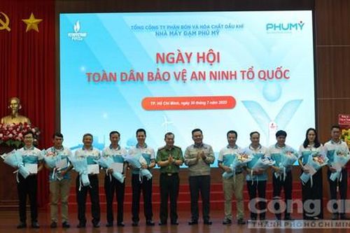 Đại tá Lê Quang Đạo dự Ngày hội Toàn dân Bảo vệ ANTQ tại Nhà máy đạm Phú Mỹ
