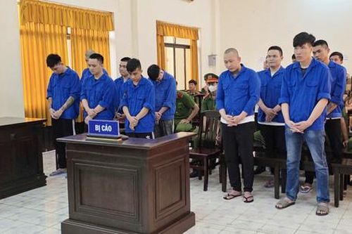 Hai nhóm dàn trận hỗn chiến bằng súng lãnh tổng cộng hơn 92 năm tù giam