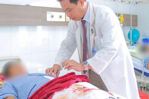 Người đàn ông bị bò húc vào bụng: 'Tưởng chỉ đau chút rồi hết, ai ngờ suýt không còn thấy mặt con cháu nữa!'