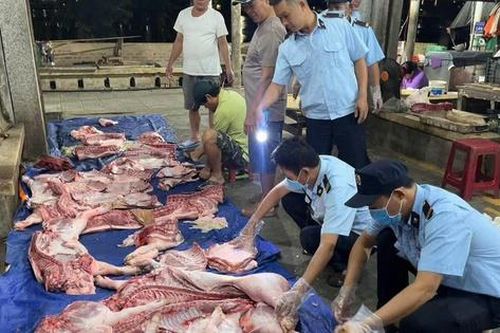 Hàng quán ở Huế gặp khó vì người tiêu dùng 'ngại' thịt lợn
