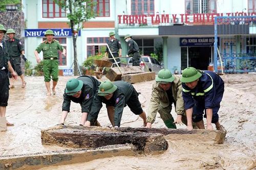 Công an tỉnh Nghệ An: Cùng dân trong tâm lũ