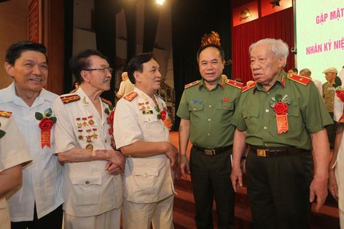 Vinh quang 80 năm Công an Thủ đô Anh hùng