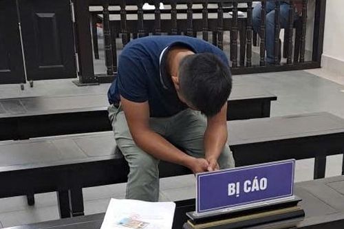 Lĩnh án phạt tù vì 'quá tay' với đối tượng dùng súng uy hiếp mình