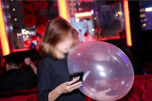 Bóng cười, người khóc