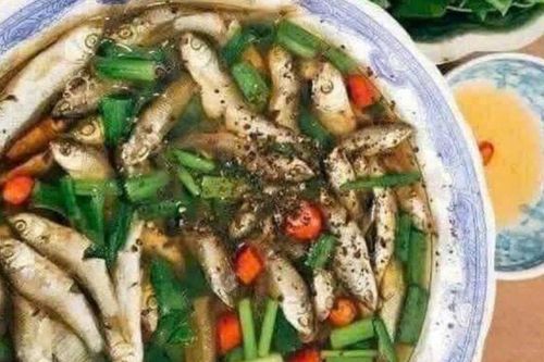 Ngọt ngào bát canh mùa lũ
