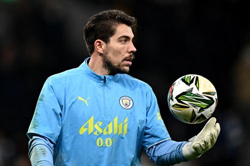 MU tính gây sốc với thủ môn của Man City