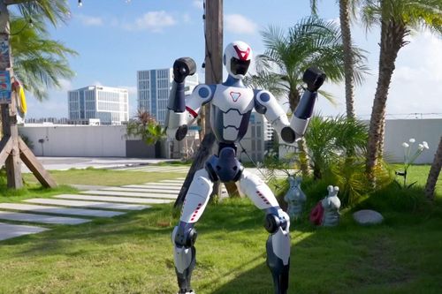 Hãng Trung Quốc gây ngạc nhiên vì robot hình người siêu rẻ