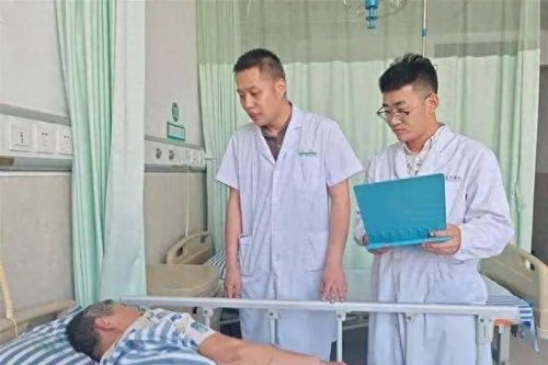 Một người ở Trung Quốc bỏng nặng sau 10 giây ngồi lên phiến đá