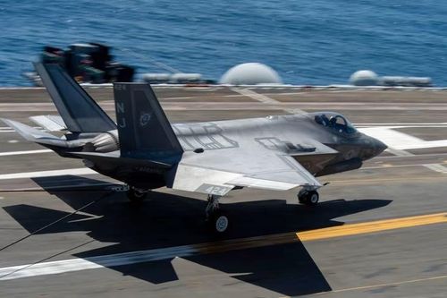 Tiêm kích F-35C gặp nạn gần căn cứ Mỹ, cháy lớn bốc cao