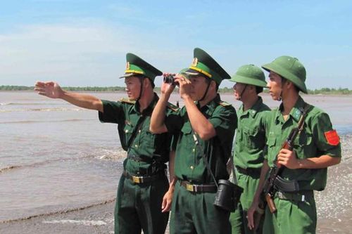 Chế độ, chính sách đối với lực lượng quản lý, bảo vệ công trình quốc phòng và khu quân sự