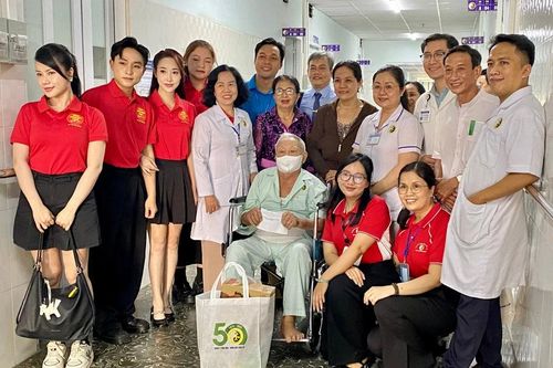 Lan tỏa yêu thương từ 'Ngày hội đồng hành cùng người bệnh'