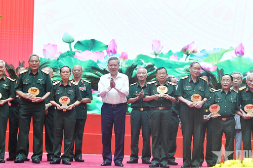 Hiến dâng tuổi xuân để tô thắm trang sử vẻ vang của dân tộc