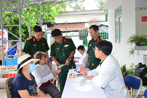 Sắc xanh tuổi trẻ Quân khu 9 rực sáng trong hội trại truyền thống