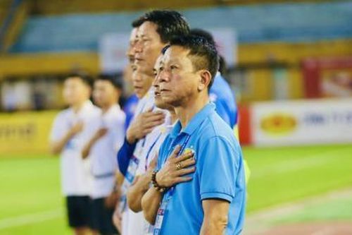 HLV Văn Sỹ Sơn đăng tâm thư chia tay CLB Quảng Nam