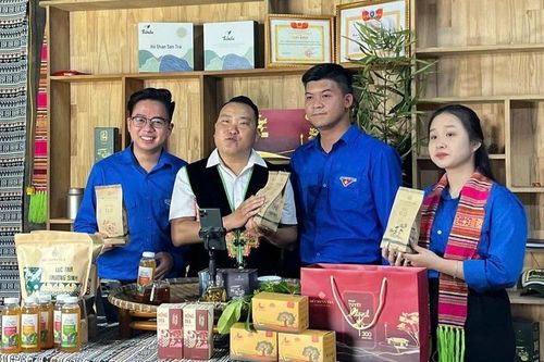 Sinh viên Thủ đô vượt núi đến Lào Cai mang 'Mùa Hè Xanh' sẻ chia