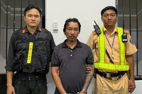 Tạm giữ đối tượng tấn công CSGT sau khi bị kiểm tra nồng độ cồn