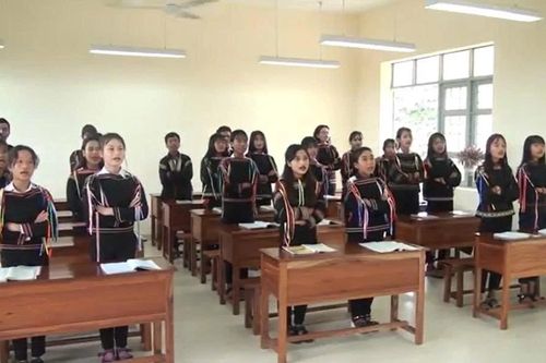 Cùng trò gìn giữ giá trị cốt lõi của văn hóa Ê Đê