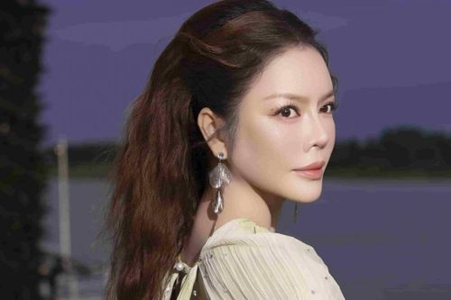 Lý Nhã Kỳ 'lột xác' với thân hình bốc lửa trong tiệc sinh nhật