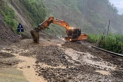 Mưa lớn ở Điện Biên, gây sạt lở nhiều tuyến đường