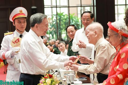Tổng Bí thư Tô Lâm gặp mặt cán bộ lão thành cách mạng, Mẹ Việt Nam anh hùng, tướng lĩnh, Anh hùng Lực lượng vũ trang nhân dân