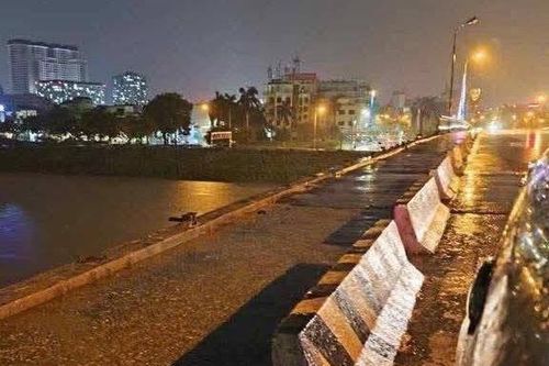 Giông lốc cuốn sập lan can và hệ thống chiếu sáng cầu Thái Bình, tỉnh Hưng Yên