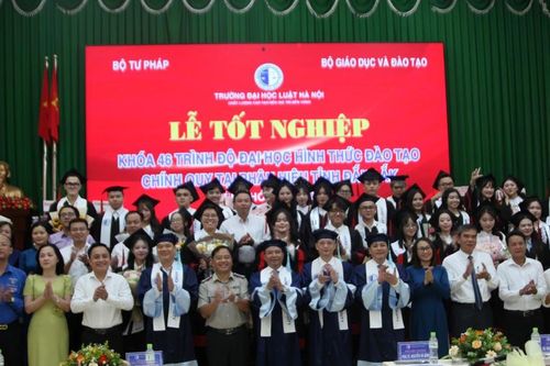 Đại học Luật Hà Nội trao 133 bằng cử nhân chính quy cho sinh viên khóa 46 tại Đắk Lắk
