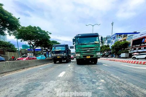 Tuyến đường huyết mạch xuống cấp, người dân Đà Nẵng nơm nớp lo sợ khi lưu thông