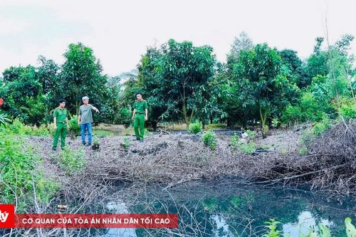 Nấu dầu từ nhựa, cao su phế liệu, thải nước ra suối cạn