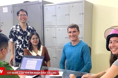 Ninh Bình: Trả lại tài sản cho du khách nước ngoài đánh rơi tại khu du lịch