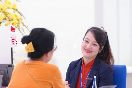 Sacombank giảm mạnh nhân sự, thu nhập bình quân vọt lên 41 triệu đồng/tháng