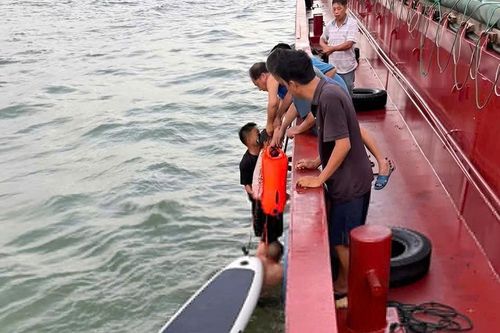 Quyết định liều lĩnh khiến cha và con gái trôi dạt 13 tiếng trên biển Hà Tĩnh