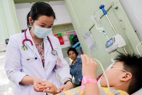 10 ca tử vong khi sốt xuất huyết bùng phát, TPHCM khuyến khích dân tiêm vắc xin