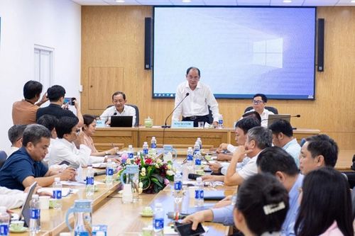 Ngành Y tế TP HCM họp khẩn bàn cách chống 'cò' khám bệnh, chữa bệnh