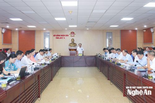 Đồng chí Nguyễn Nam Đình chủ trì duyệt Đại hội Đảng bộ 6 xã: Châu Tiến, Hùng Chân, Châu Bình, Hạnh Lâm, Sơn Lâm, Bích Hào