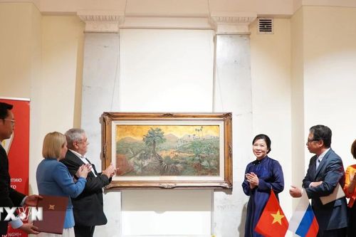 Khai mạc triển lãm tranh sơn mài Việt Nam tại Nga