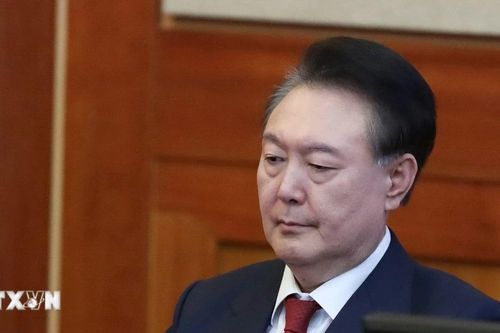 Tòa án Hàn Quốc ra lệnh cưỡng chế cựu Tổng thống Yoon Suk Yeol tới thẩm vấn