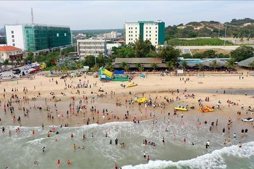 Các địa phương ven biển TP Hồ Chí Minh nhộn nhịp đón khách dịp hè